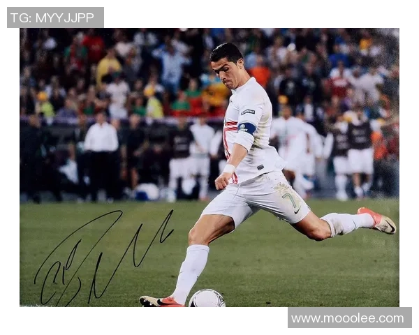 珍藏足球明星签名照的魅力与价值探秘